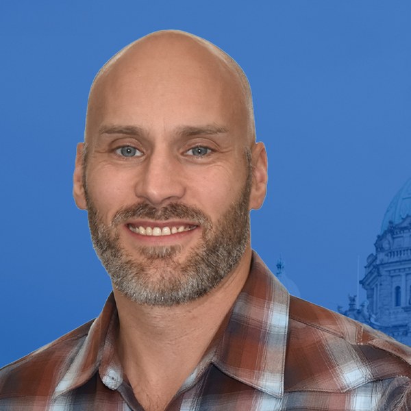 Gordon Skulnec, smiling, in a plaid shirt.