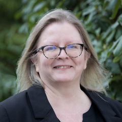 Lori Halls